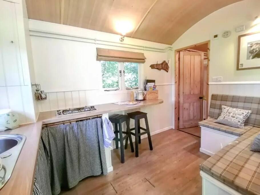 Penn Bergeyn Shepherd'S Huts Exeter Exterior photo